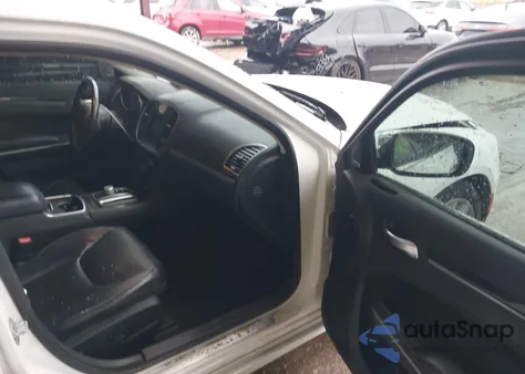 2019 Chrysler 300 Limited z USA, uszkodzony, nr VIN 2C3CCAEG7KH568555